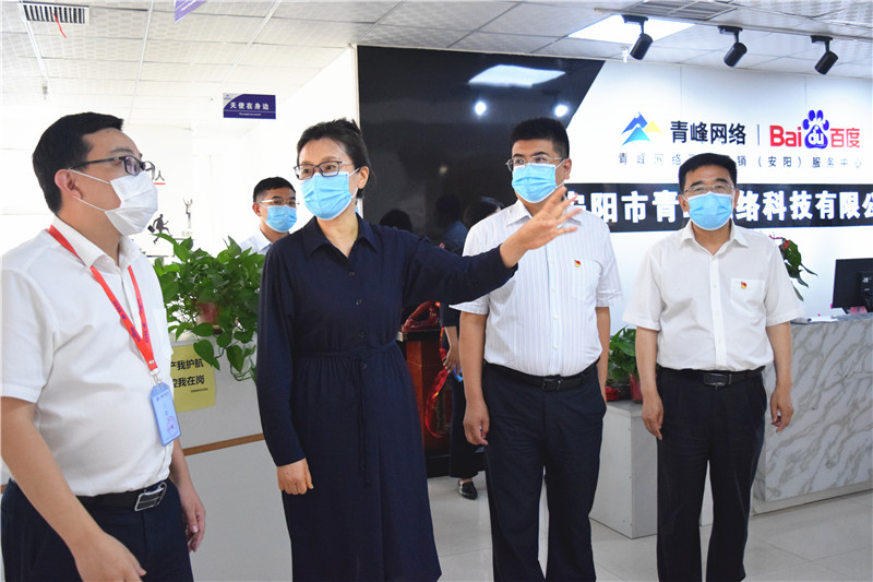 河南省委網(wǎng)信辦主任郭巖松，安陽(yáng)市委常委、宣傳部部長(zhǎng)王樸，安陽(yáng)市委網(wǎng)信辦主任路玉軍等一行人蒞臨安陽(yáng)青峰網(wǎng)絡(luò)指導(dǎo)工作！